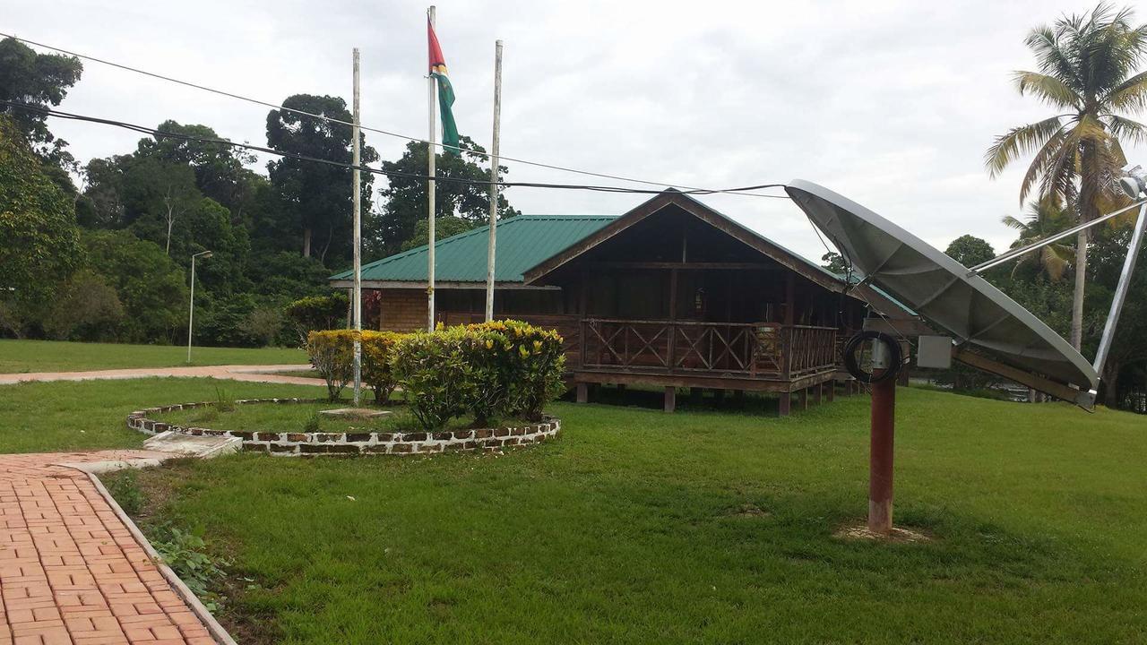Iwokrama River Lodge Makari Buitenkant foto